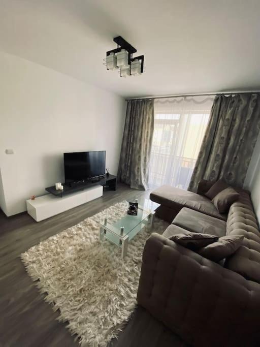 Giroc Apartament 2 Camere Modern Si Confortabil מראה חיצוני תמונה